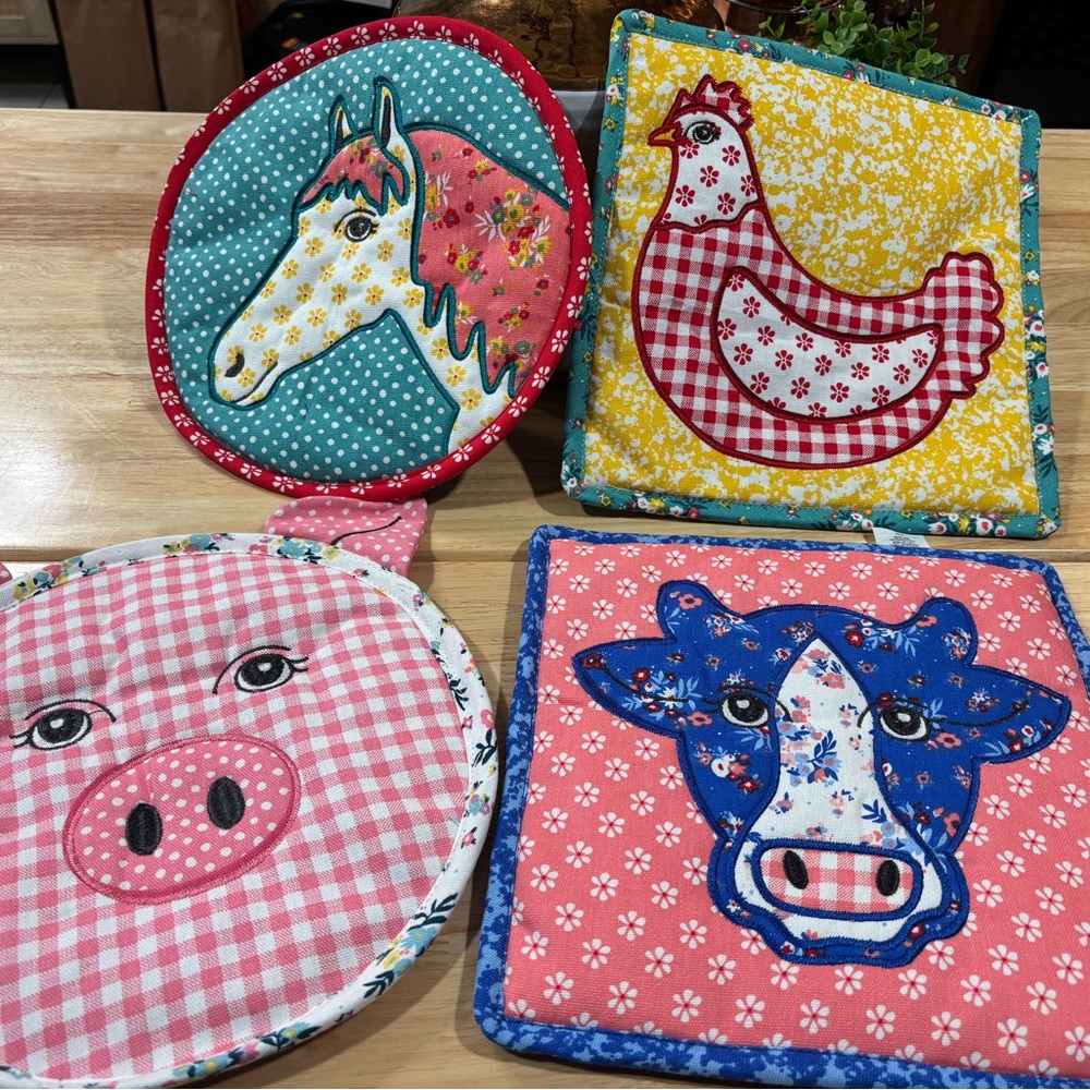 The Pioneer Woman 4 Pack Trivets 10 in x 10 in